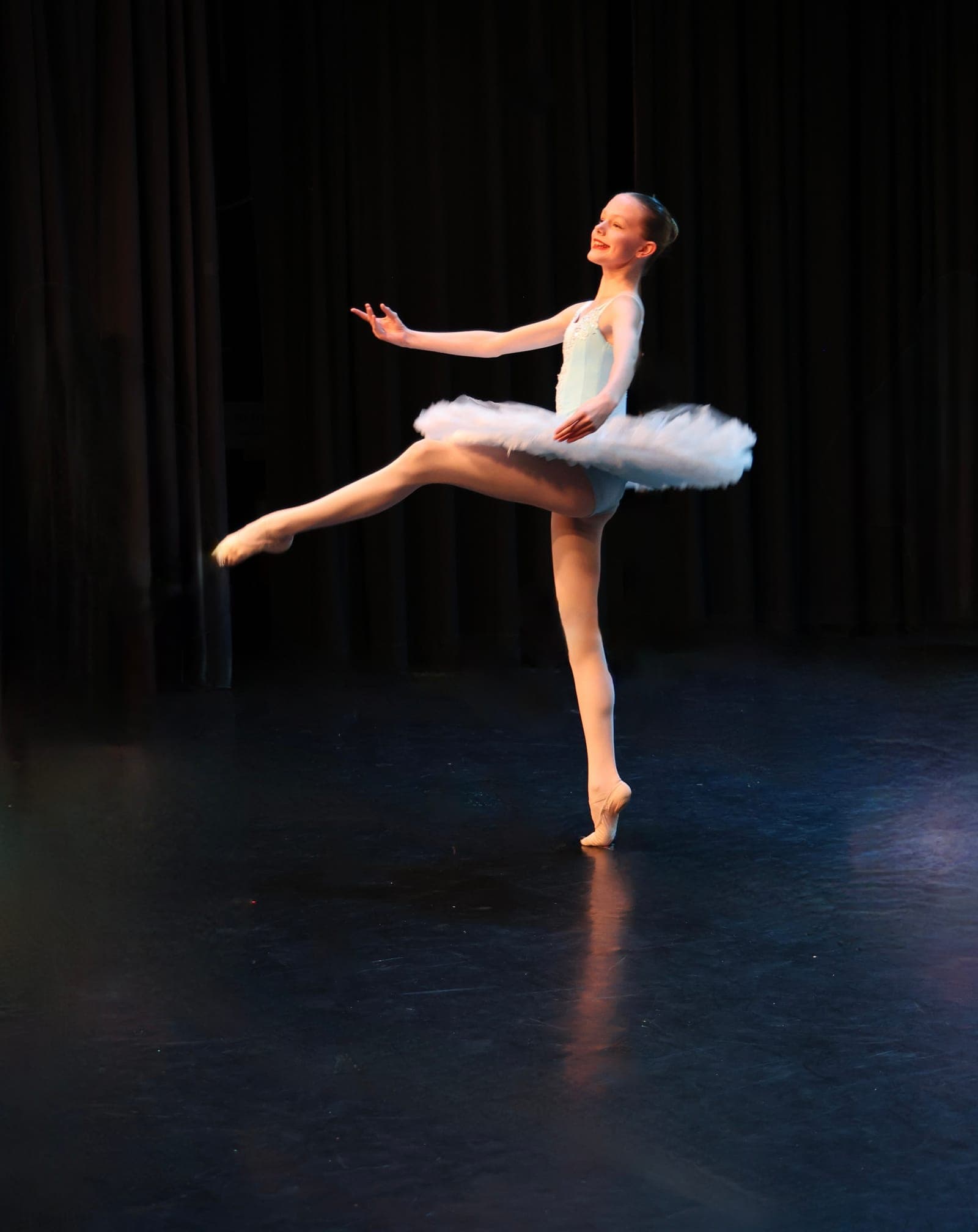 Geraldine Lamb ballet student en pointe in a pale blue tutu in Plymouth and Saltash